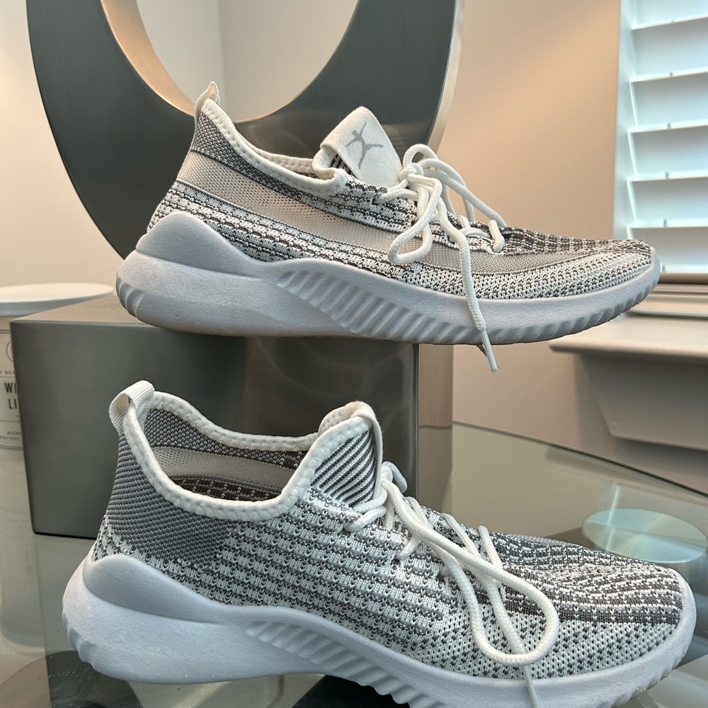 Danskin Gray vegan tennis shoes